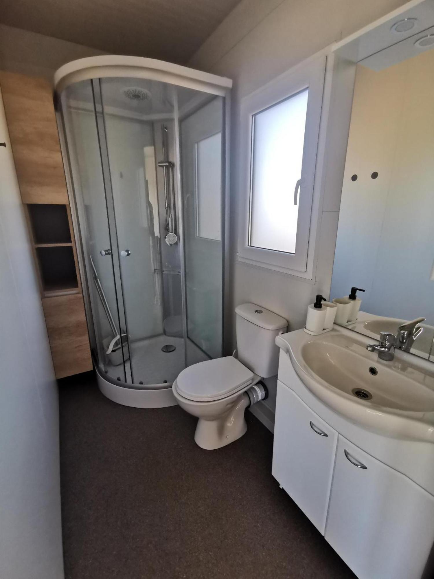 Luxury & Relaxation Retreat - Mobile Homes With Hot Tub