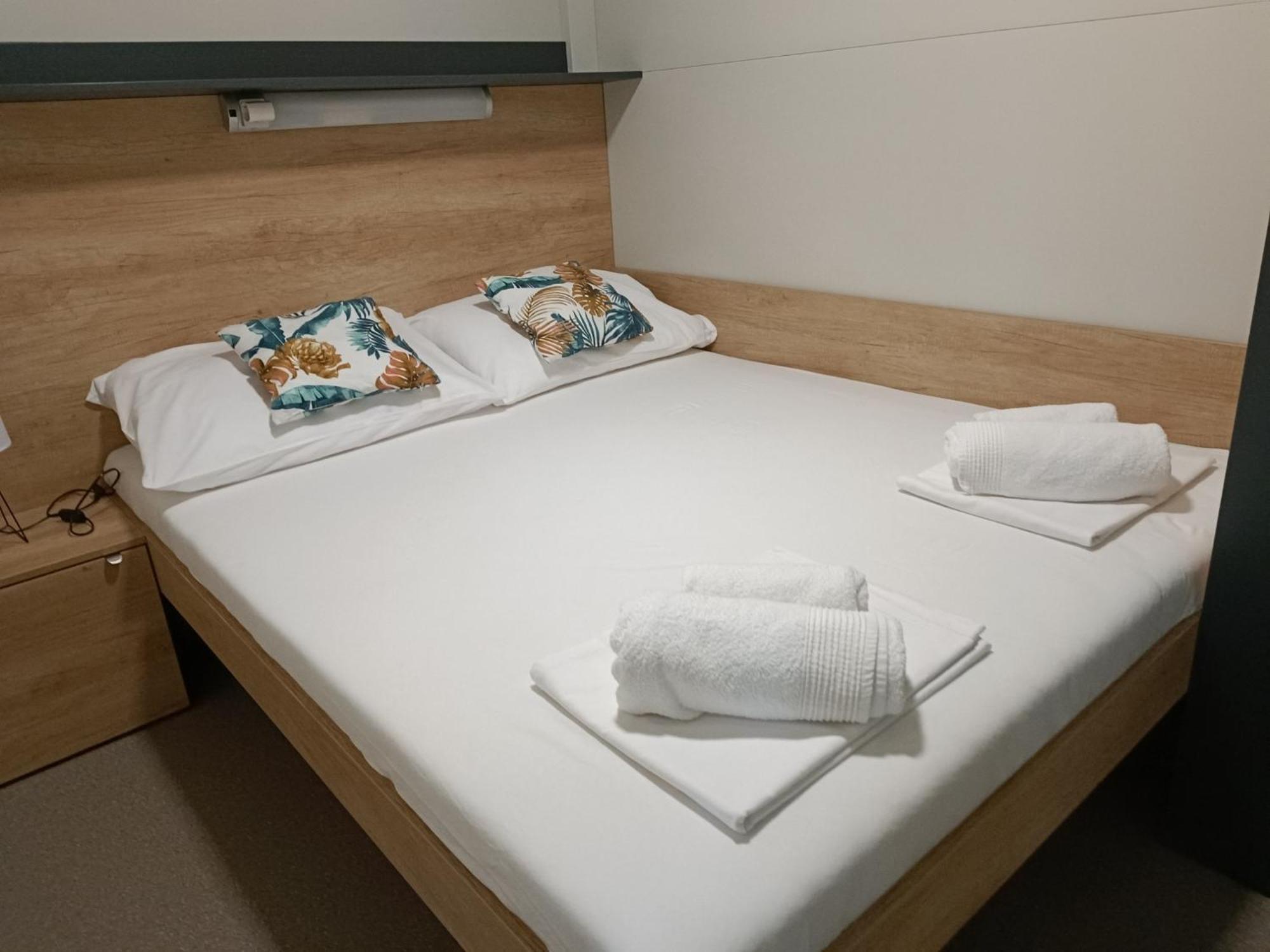 Luxury & Relaxation Retreat - Mobile Homes With Hot Tub
