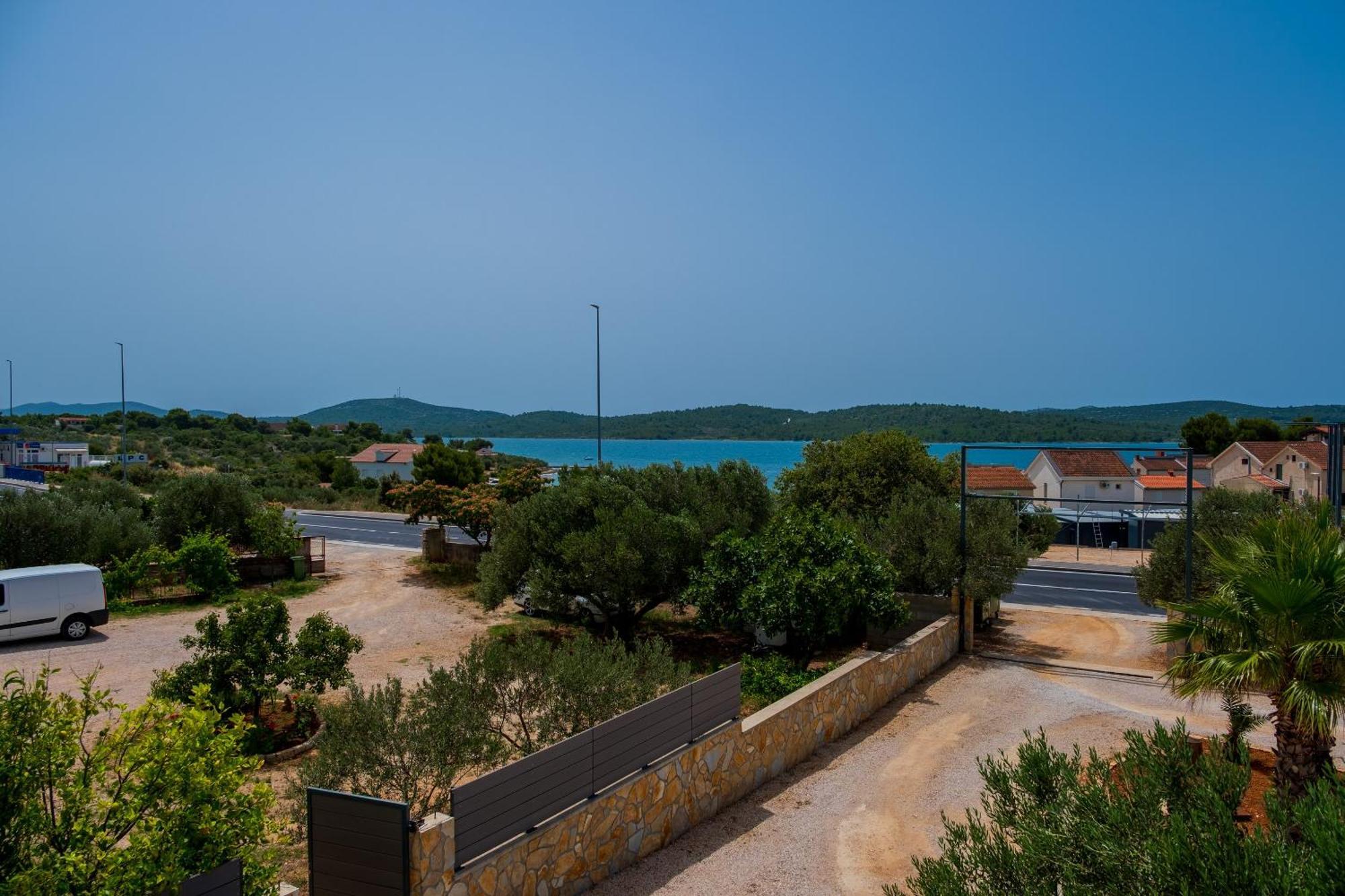 Luxury & Relaxation Retreat - Mobile Homes With Hot Tub Holiday home Pirovac