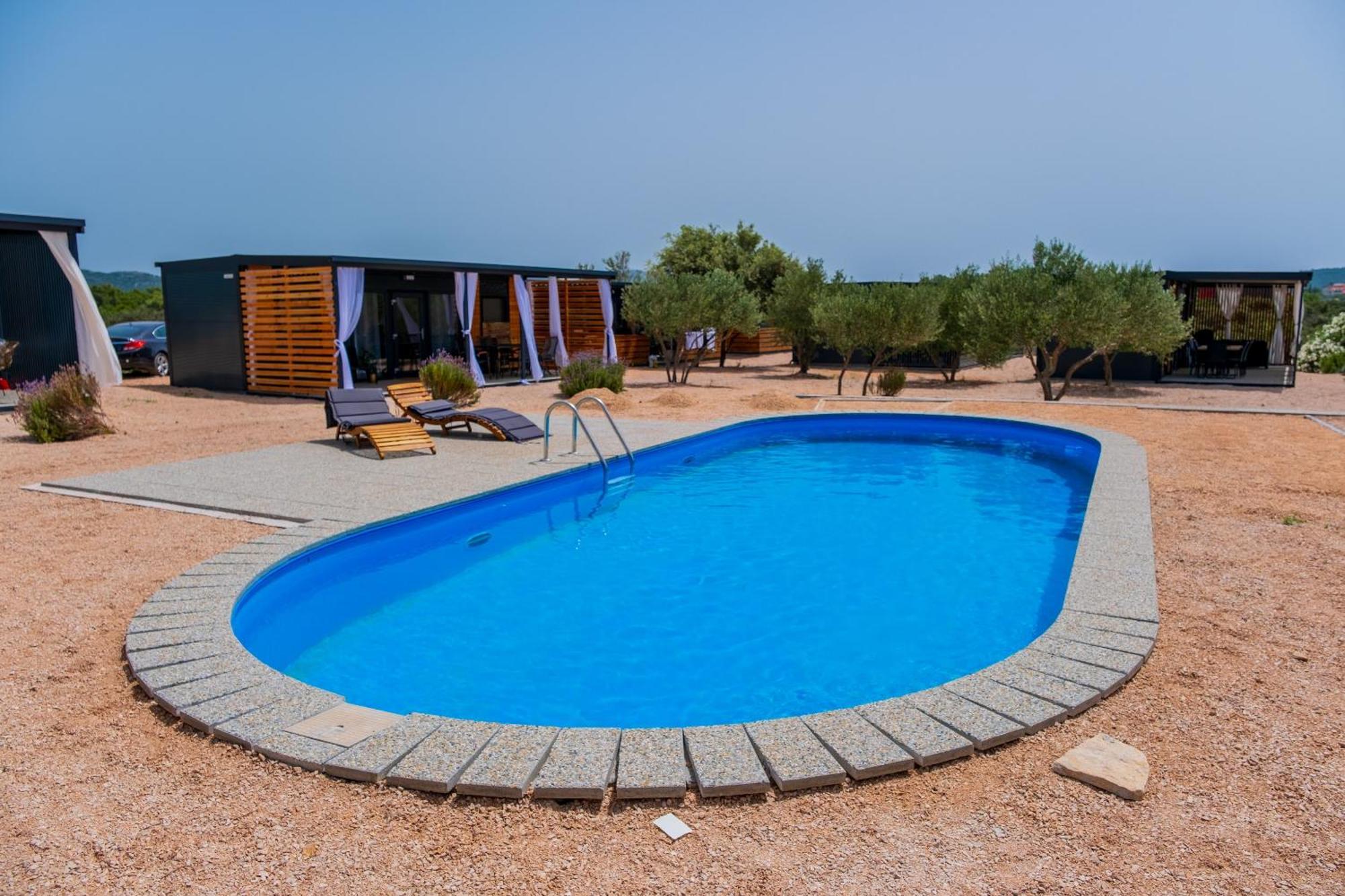 Luxury & Relaxation Retreat - Mobile Homes With Hot Tub Pirovac