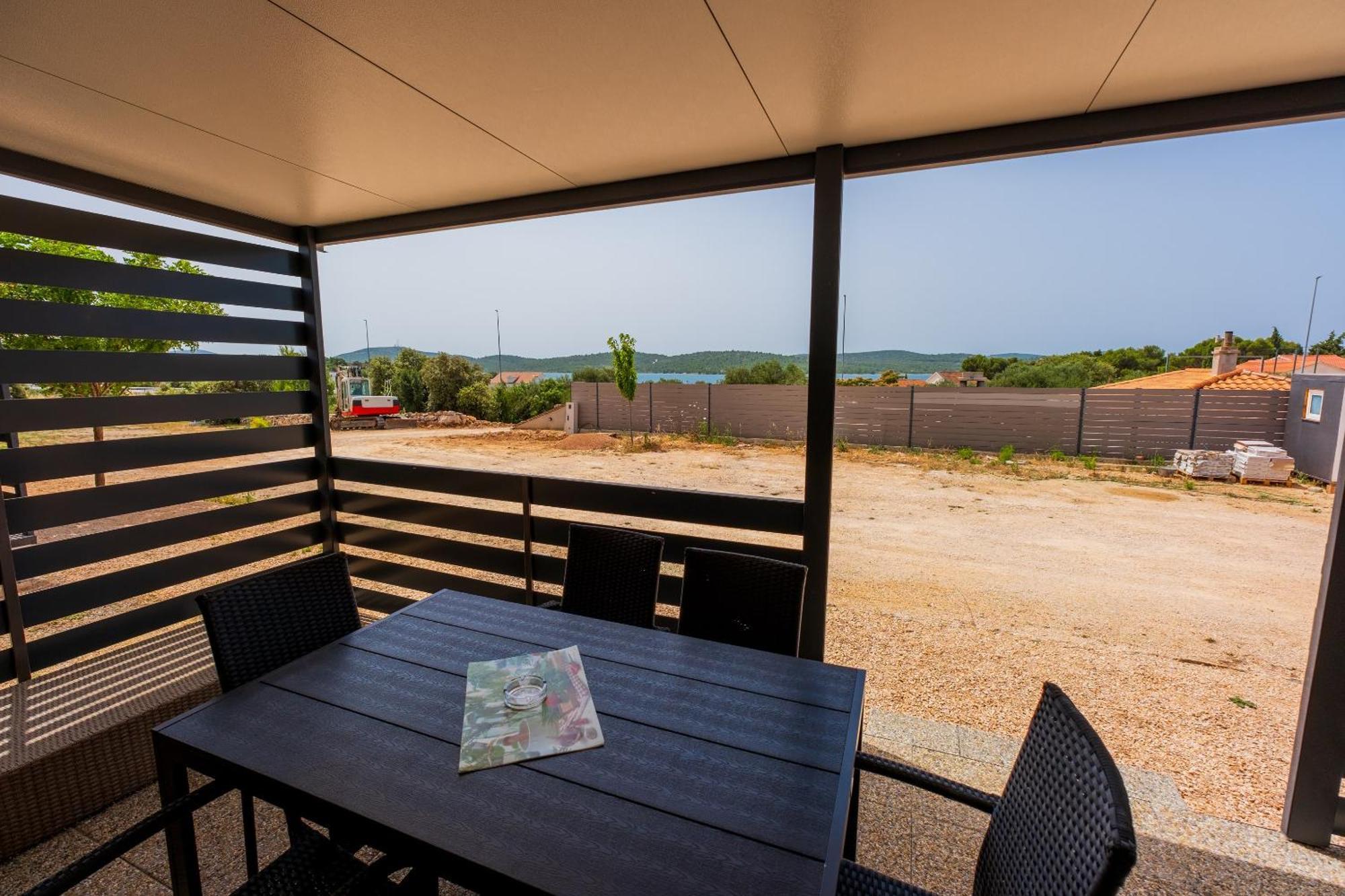 Luxury & Relaxation Retreat - Mobile Homes With Hot Tub * Pirovac