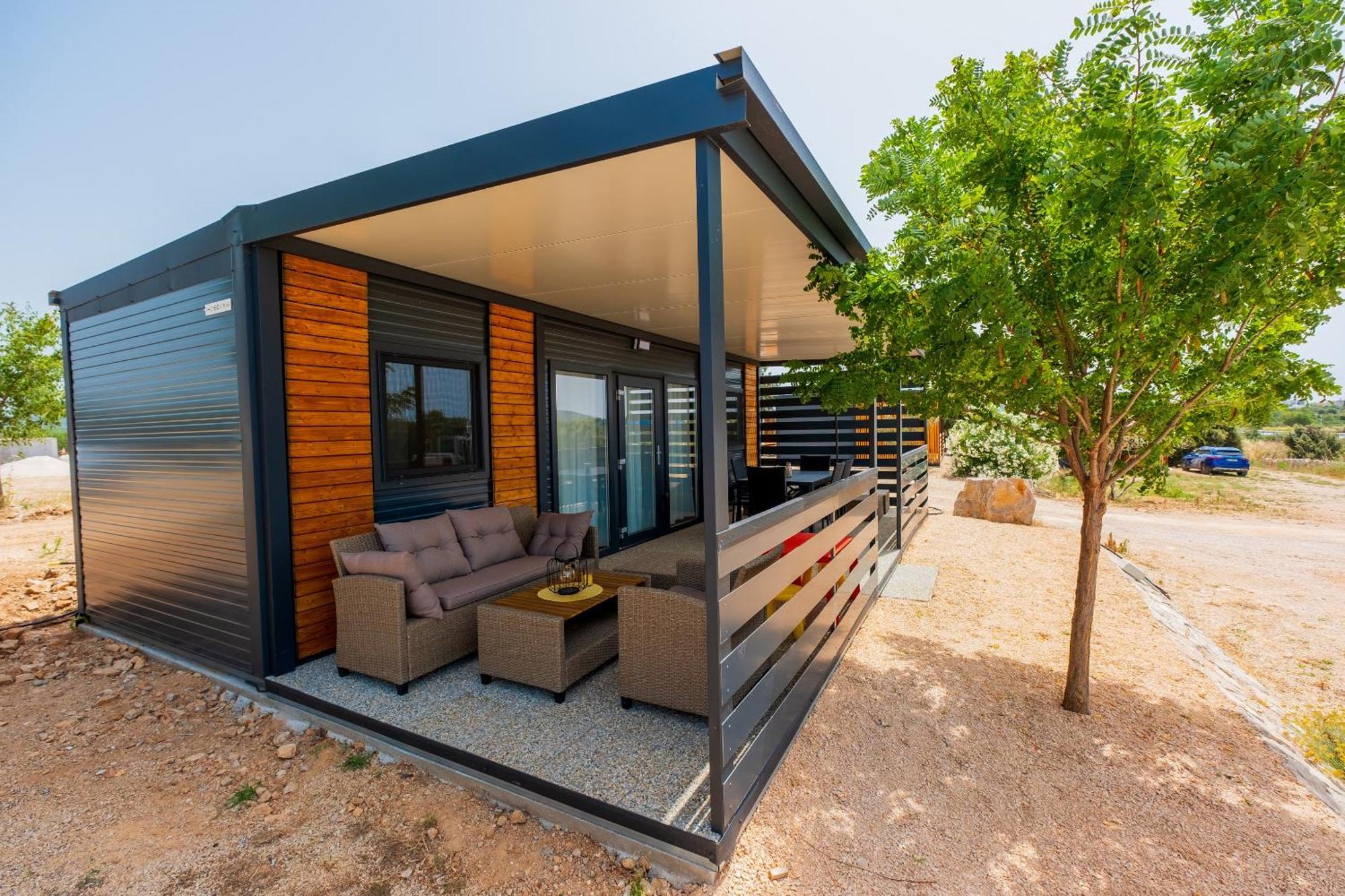 Luxury & Relaxation Retreat - Mobile Homes With Hot Tub Holiday home Pirovac