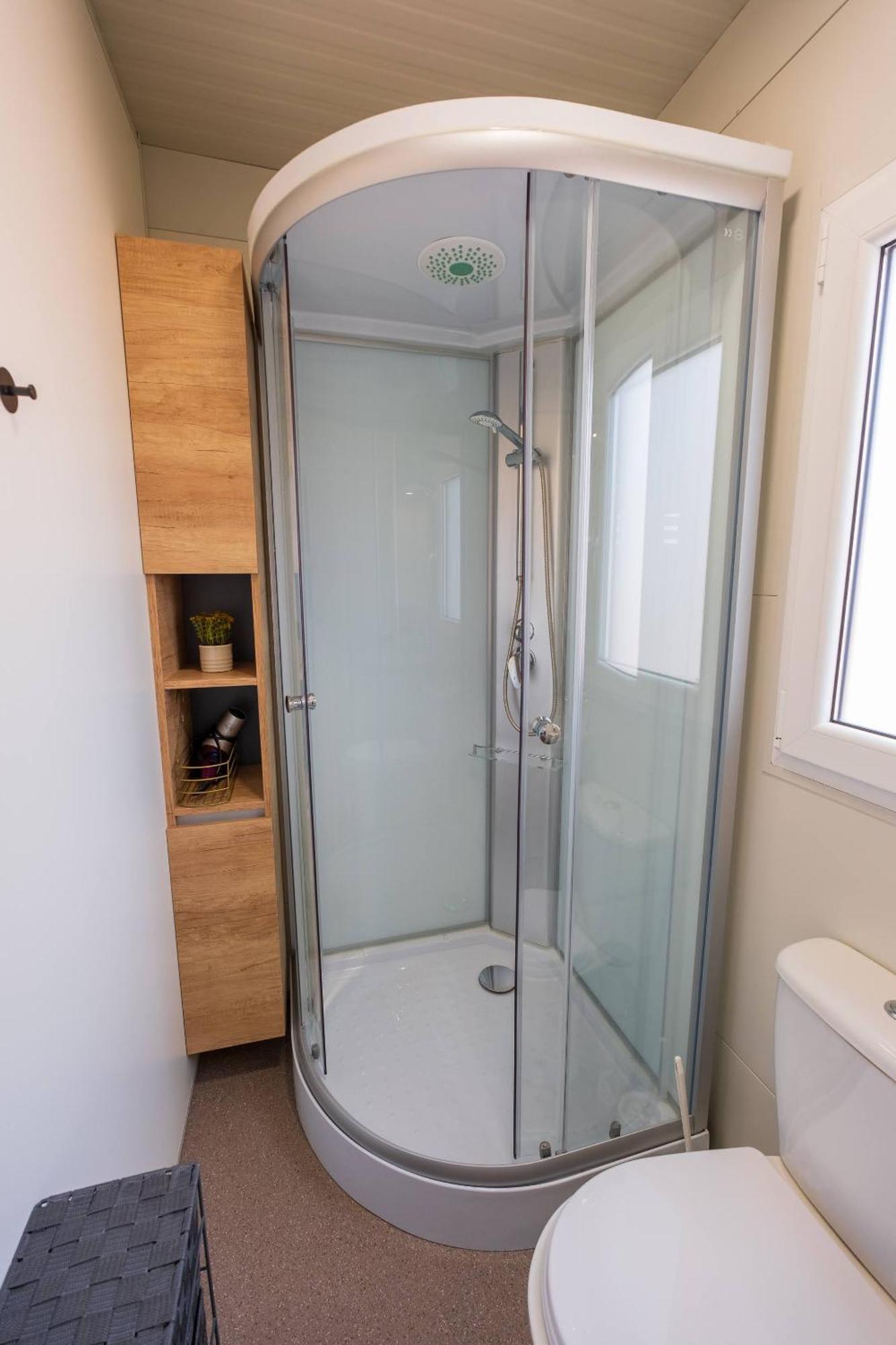 Luxury & Relaxation Retreat - Mobile Homes With Hot Tub Holiday home Pirovac